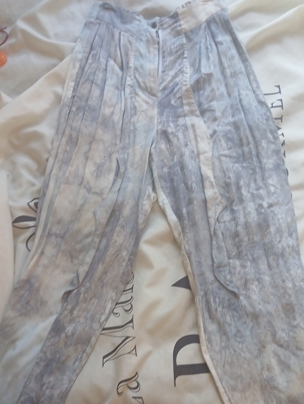Light Gray Ladies Pleated Casual Pants S/M And Blouse Set